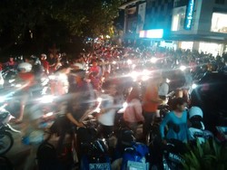 Tahun Baru Tiba di Bali, Diwarnai Kembang Api & Hujan