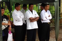 Pasukan Hitam Putih yang Jaga Monas di Malam Tahun Baru