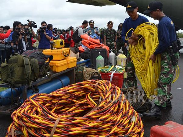 Penyelam TNI AL Siap Evakuasi Korban AirAsia