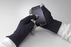 Ini Alasan Ponsel Susah Dioperasikan Pakai Sarung Tangan