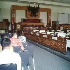 Rapat Akhir Tahun di Banyuwangi Gelap-gelapan