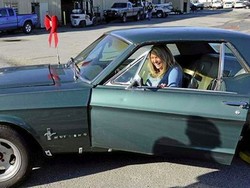 Wanita Ini Kembali Bertemu Mobilnya Setelah 28 Tahun Hilang