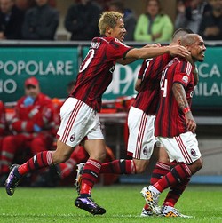 De Jong Tegaskan Misi Milan Finis di Tiga Besar