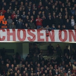 Spanduk The Chosen One Akan Dilelang untuk Amal