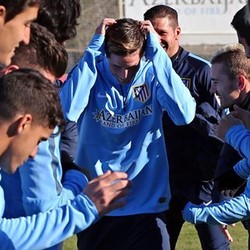 Jalani Latihan Perdana, Torres Disambut Hangat Pemain Atletico dan Fans