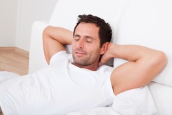 Dokter: Sebelum Begadang, Tidur Siang Dulu Agar Tidak Ada Utang