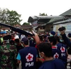 1 Jenazah Perempuan Berbaju Merah Tiba di RSUD Imanuddin