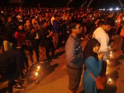 Ini Penampakan Warga Pangkalan Bun Ganti Kembang Api dengan Lilin