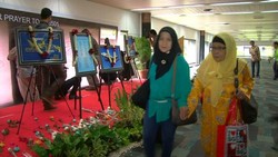 Tahun Baru, Doa untuk AirAsia dan Mawar Sambut Penumpang di Cengkareng