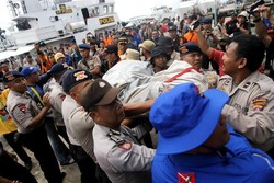 Seluncur Darurat AirAsia Tiba di Pangkalan Bun, Ini Foto-fotonya