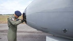 Ritual Mayor Laut M. Naim Berdoa Sebelum Mencari AirAsia QZ8501