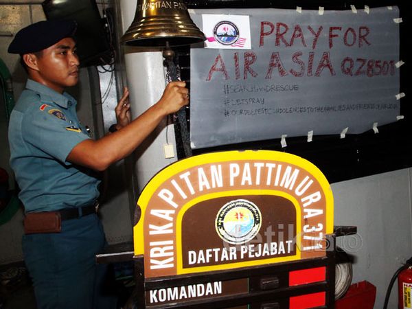 Doa Awak KRI Pattimura Bagi AirAsia