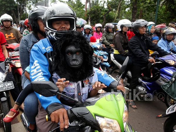 Pengunjung Membludak, Lalin ke Ragunan Macet