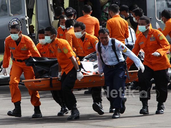 2 Jenazah dari KRI Banda Aceh Tiba di Pangkalan Bun