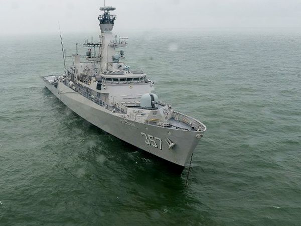 KRI Bung Tomo Sisir Lokasi Jatuhnya AirAsia