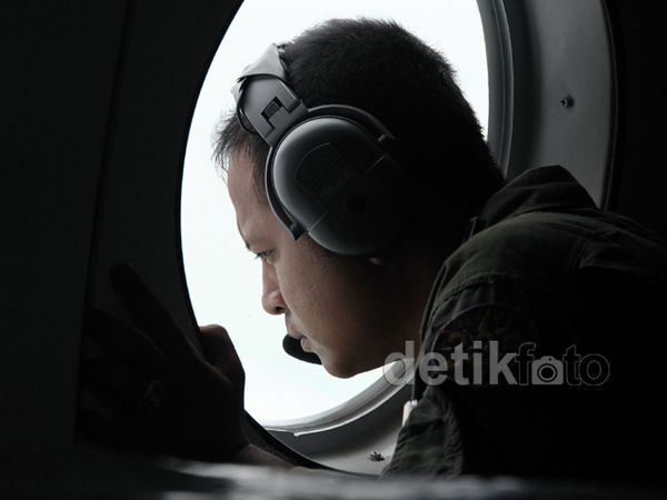 Pencarian Korban AirAsia Terus Dilakukan