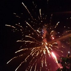 Kembang Api Warga di Langit Surabaya dan Sidoarjo