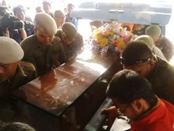 Jenazah Grayson Penumpang AirAsia Ditemukan, Sekolah Merlion Berduka