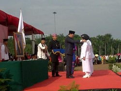 Ahok Lantik Wali Kota dan Ribuan PNS DKI: Laporkan Kalau Ada yang Main Uang