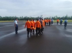 Pagi Ini 2 Jenazah dan Puing Pesawat Diturunkan di Pangkalan Bun