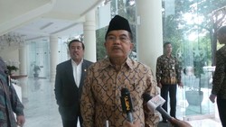 Wapres Minta Tarif Angkot Disesuaikan dengan Penurunan Harga BBM Bersubsidi