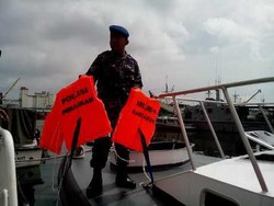 Sisir Perairan Pulau Jawa, Kapal Patroli Polda Jateng Cari Korban AirAsia