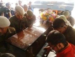 Jenazah Grayson Linaksita Tiba di Rumah Persemayaman Adi Jasa