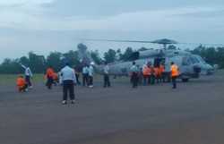 Heli USS Sampson Kembali Bawa 4 Jenazah Lagi ke Pangkalan Bun