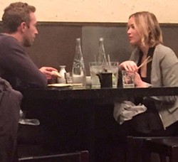 Gwyneth Paltrow Menyesal Pisah, Chris Martin Kembali Dekat dengan J-Law