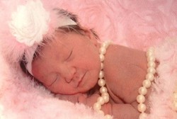 Diduga Kelaparan Saat Diajak Jalan-jalan Ortunya, Bayi 22 Hari Meninggal