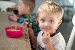 Si Kecil Sulit BAB? Berikan Brokoli, Air dan Pepaya Secara Teratur