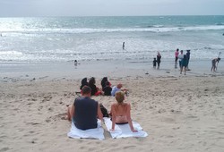 Lepas Tahun Baru, Ini Kegiatan Turis di Pantai Kuta