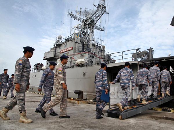 KRI Pattimura Meluncur Cari Korban AirAsia