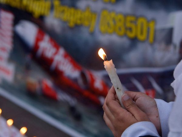 Doa untuk QZ8501 dari Lahore