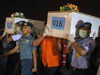 10 Jenazah Penumpang AirAsia Tiba di Juanda