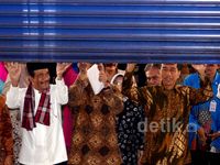 Jokowi Blusukan di Pasar Tanah Abang