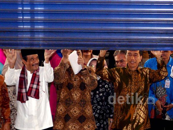 Jokowi Blusukan di Pasar Tanah Abang