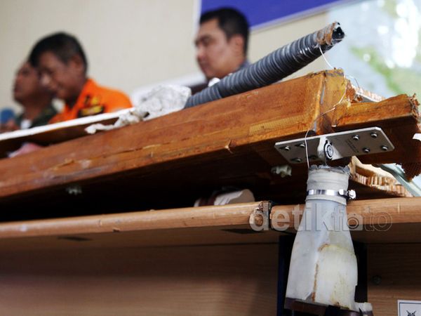 Ini Dia Puing AirAsia yang Ditemukan Tim SAR