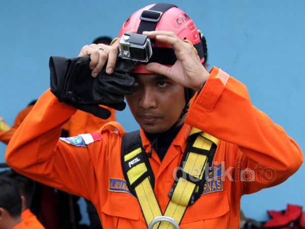 Persiapan Tim SAR untuk Evakuasi Korban AirAsia