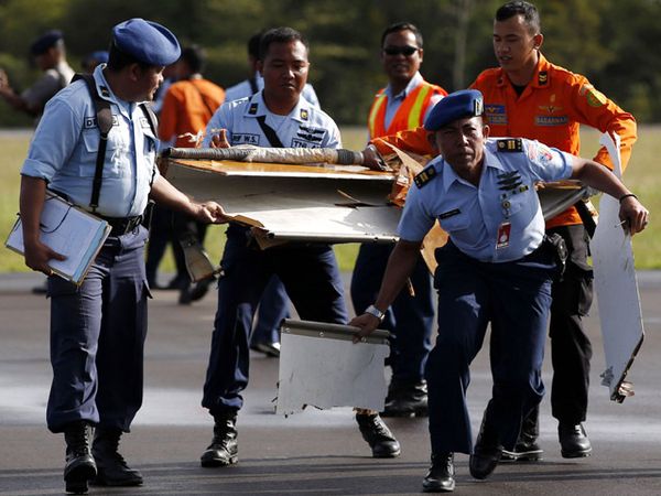 2 Jenazah dan Puing AirAsia Tiba di Pangkalan Bun