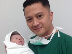 Ini Arti Nama Anak Ferry Maryadi dan Deswita Maharani