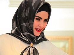 Tahun 2015, Angel Lelga Ingin Serius Berpolitik dan Bisnis Kos-kosan