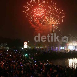 Tahun Baru: Data Melonjak, Suara Anjlok