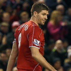 Gerrard Diminta Jangan Pensiun Dulu