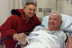 Setelah 51 Tahun, Ditemukan Onderdil Mobil di Dalam Lengan Kakek Ini