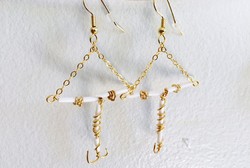 Unik, Wanita di Brooklyn Bikin Giwang Berbentuk Alat Kontrasepsi