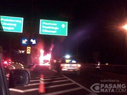 Bus yang Terbakar di Tol Cipularang Sopirnya Kabur