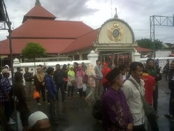 Keraton Yogya Gelar Garebeg Maulid, Ribuan Warga Berkumpul di Masjid Gede