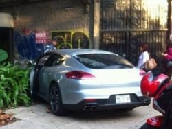 Terobos Lampu Merah, Putra Diplomat Hancurkan Porsche