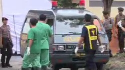 Begini Cara Identifikasi Awal Jenazah Korban AirAsia QZ8501 oleh Tim DVI